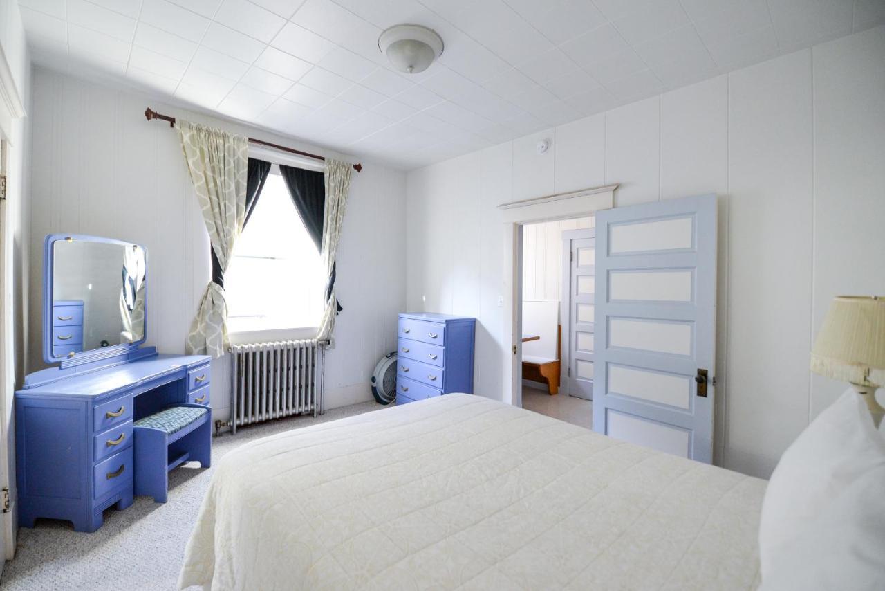 Brown & Hawkins Historical Apartments Сюърд Екстериор снимка