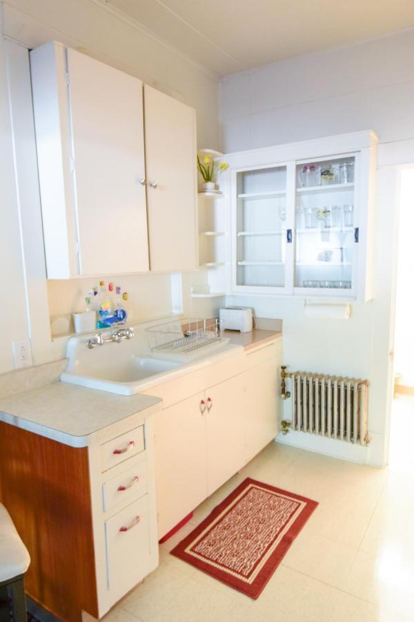 Brown & Hawkins Historical Apartments Сюърд Екстериор снимка